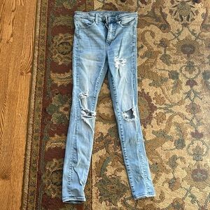 Women’s American Eagle Torn Super Stretch Super Hi-Rise Jeggings Size 6